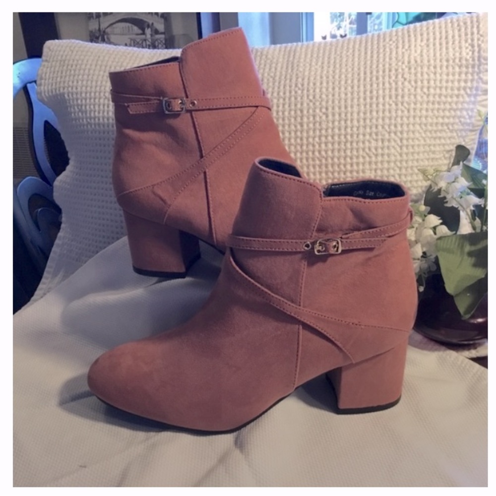 JD WILLIAMS~LADIES BLOCK HEEL SMART CHELSEA~Size 6~NEW Dusty Pink